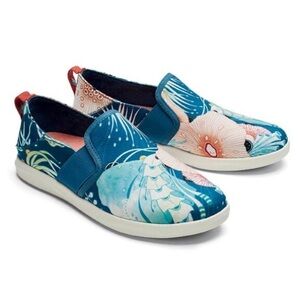 Olukai Hale’iwa Pa’i Slip On Sneakers New 
Women’s size 9